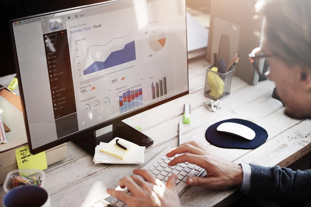 marketer looks at passive data to analyze his niche market